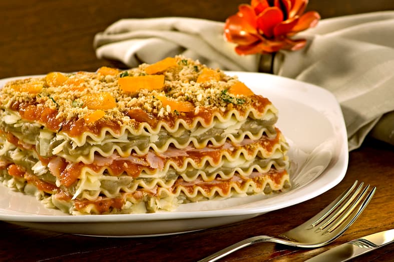 Lasanha de Creme de Lentilha com Farofa e Damasco