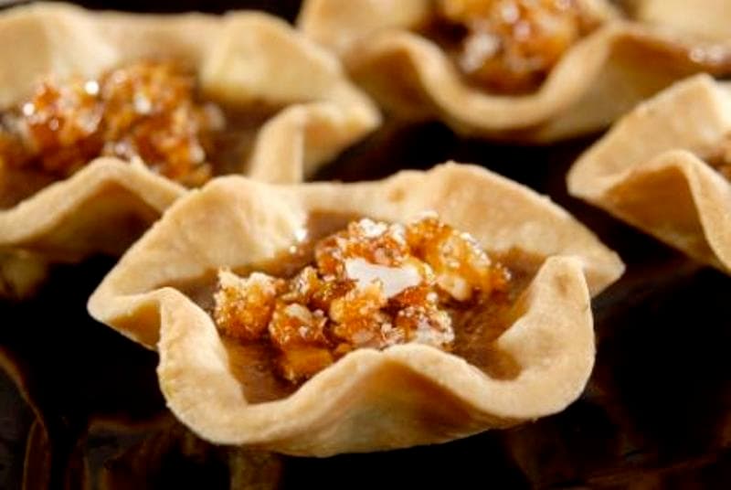 Tortinha Amanteigada de Chocolate a Crocante de Avelãs