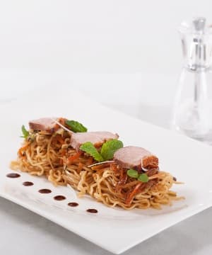 Miojo com Peito de Pato ao Molho de Gengibre e Mirin