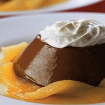 Pudim de Chocolate e Calda de Pêras no Licor