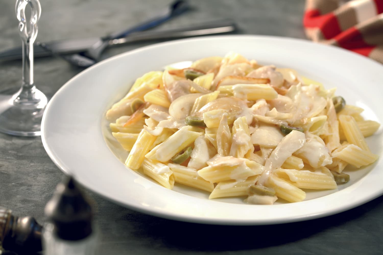 Penne com Bacalhau ao Creme de Cebolas e Vinho Branco