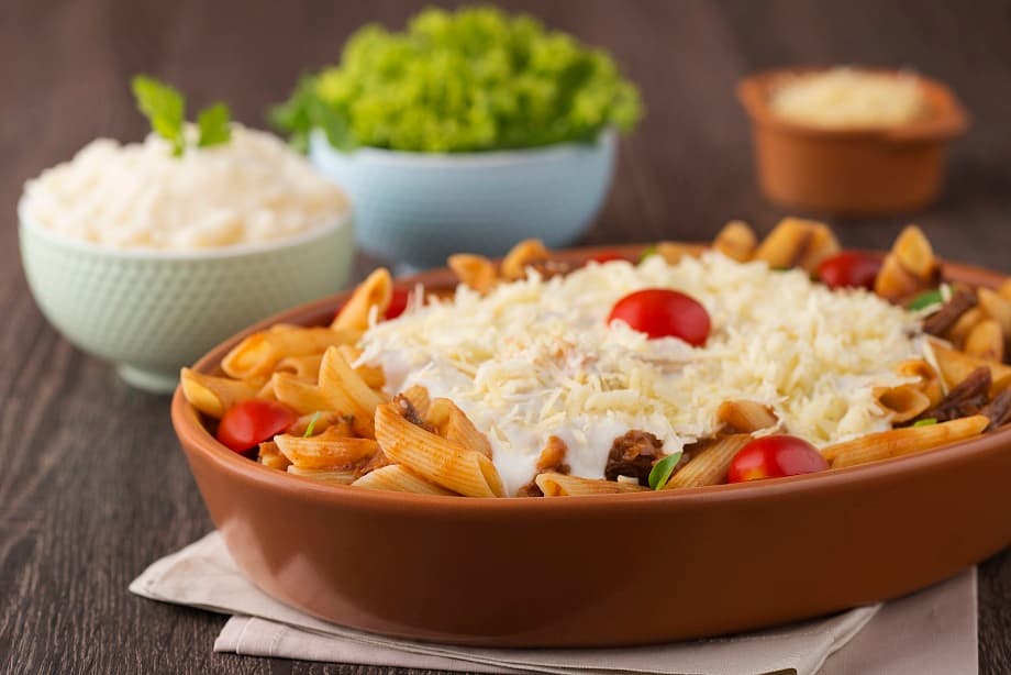 Macarrão Penne com Carne de Panela