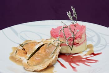 Peito de peru recheado com espinafre e alheira portuguesa