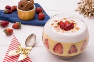 Merengue de Morango e Recheio de Leite Condensado