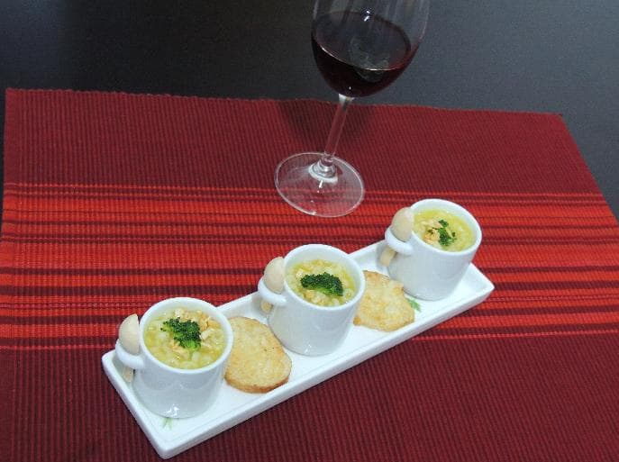 Sopa Creme de Mandioquinha com Brócolis e Argolinha