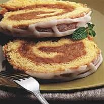 Rocambole de Chocolate com Recheio de Coco e Nozes