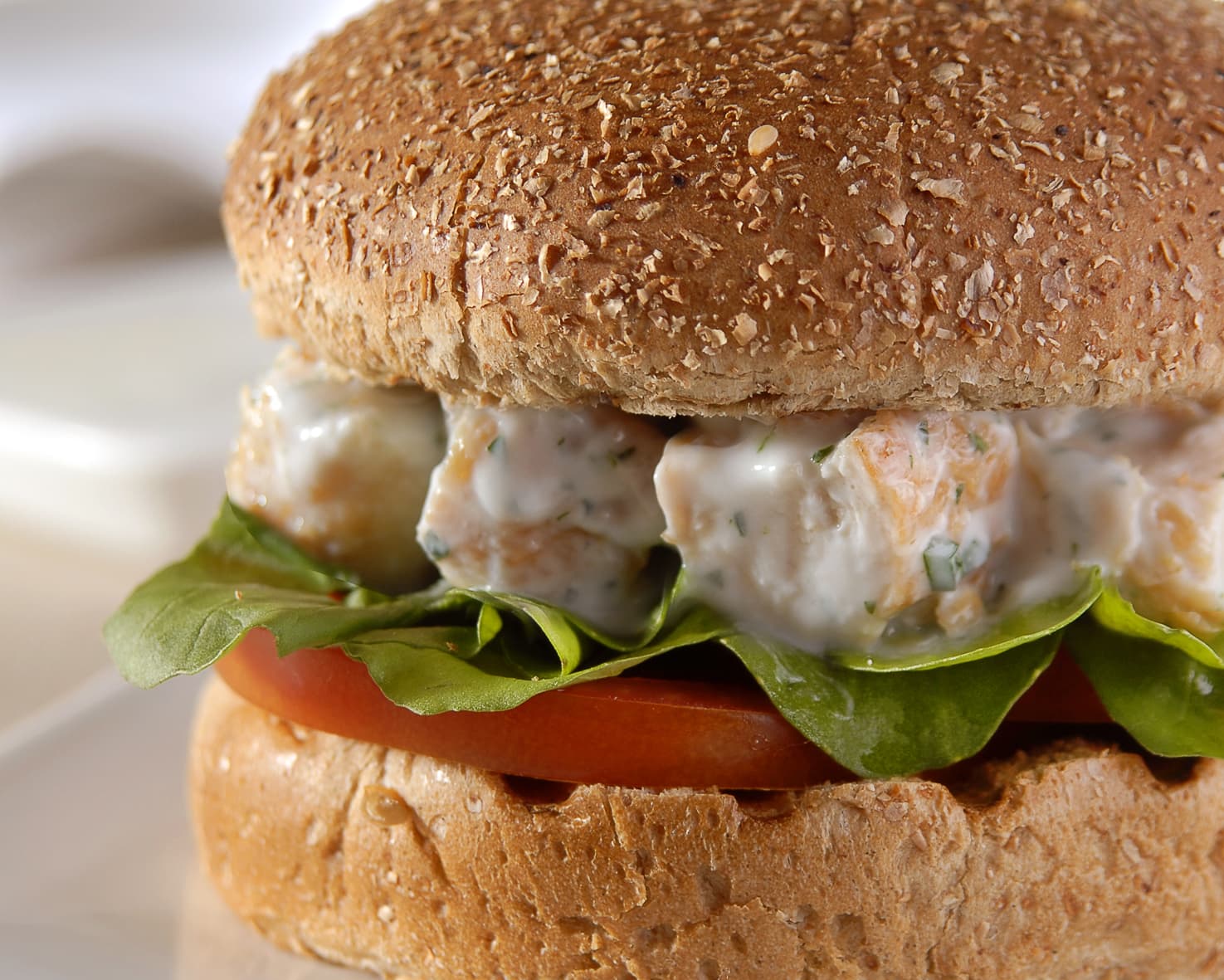 Hambúrguer de Frango com Iogurte no Pão Integral