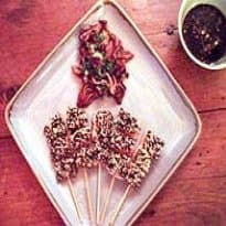 Salmão com Crosta de Gergelim e Molho de Gengibre