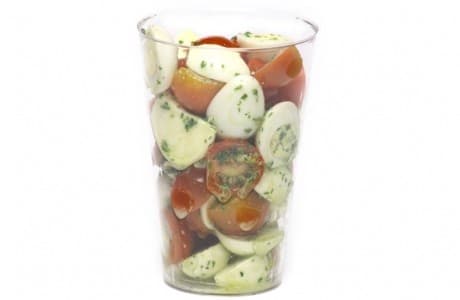 Salada Caprese com Ovinhos de Codorna para Crianças