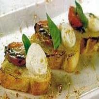 Bruschetta com Tomate, Queijo de Cabra e Caramelo