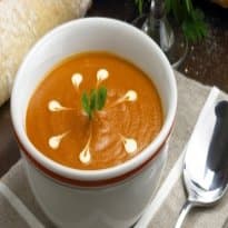 Salmão defumado com cream cheese e sopa de tomate