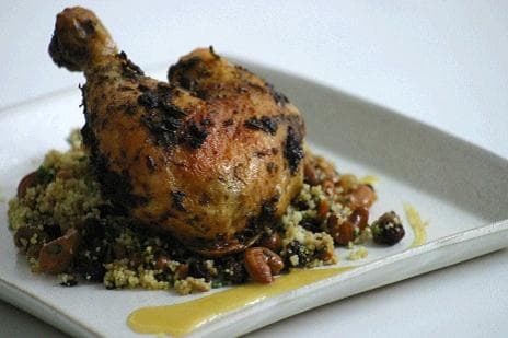 Frango Assado com Cuscuz Marroquino e Frutas Secas