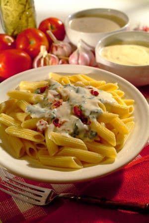 Penne ao Molho de Espinafre com Tomate Seco