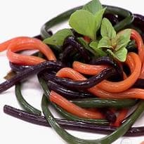 Espaguete de Legumes Sobre Espuma de Cúrcuma do Mais Você