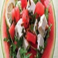 Salada de Rúcula e Melancia com Queijo Feta e Pinhões