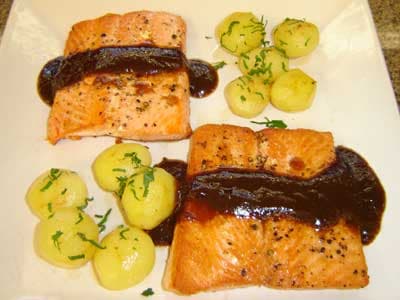 Filé de salmão ao molho agridoce de tamarindo