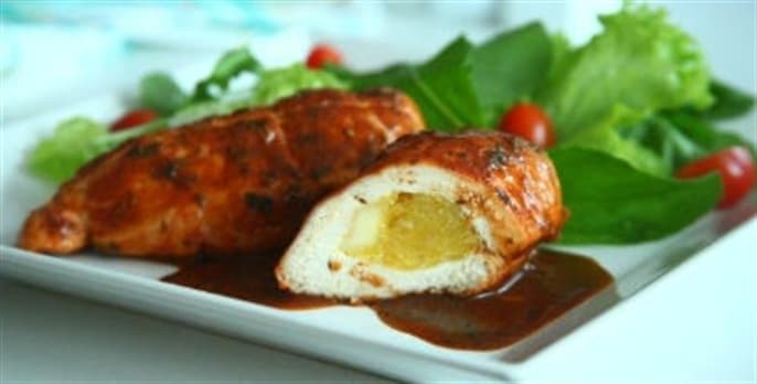 Peito de frango recheado com mandioquinha e queijo coalho