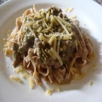 Macarrão Integral com Molho de Carne com Espinafre