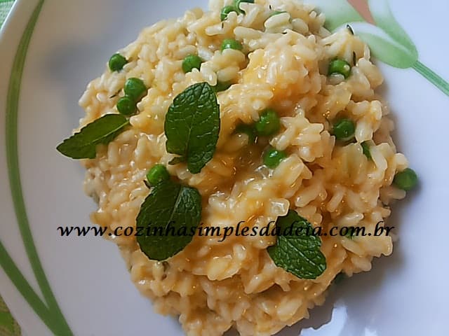 Risoto de Panela de Pressão com Ervilhas e Hortelã