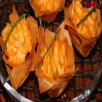 Cestinha de massa filo com frango maçã e cheddar