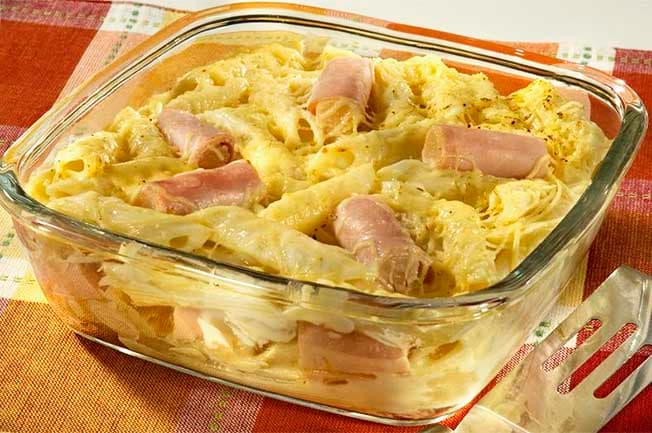 Penne ao Molho de Queijo com Rolinhos de Aspargos