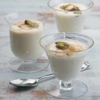 Creme de amido de arroz com calda de pistache