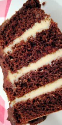 Bolo de Chocolate com Recheio Trufado de Maracujá