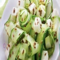 Salada de Pepino, Queijo Minhas e Semente de Linhaça