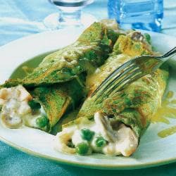 Panquecas de espinafre com truta defumada e camarões