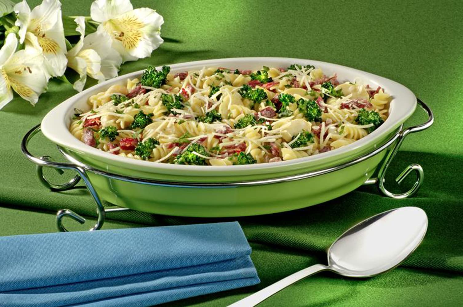 Macarrão Parafuso com Flores de Brócolis e Carne Seca