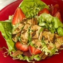 Salada de frango grelhado com frutas da estação