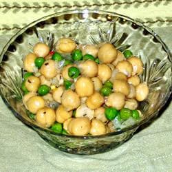 Salada de grão de bico com ervilha