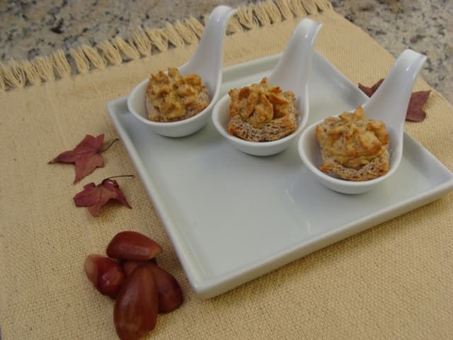 Canapés com suflê de pinhão