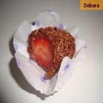 Bombom de brigadeiro com morango