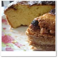 Bolo de fubá com passas