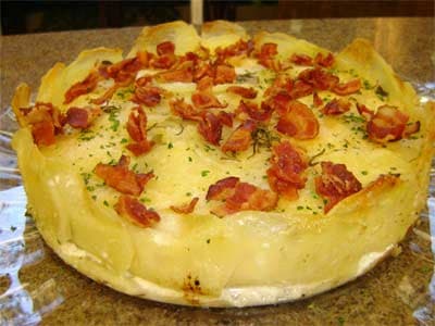 Torta de batata, queijos e ervas