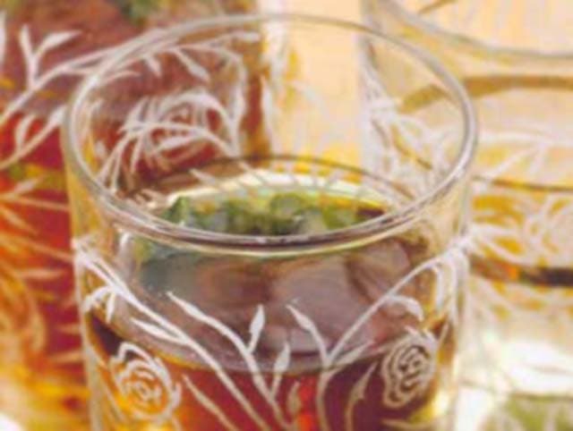 Chá de hortelã com pinolis