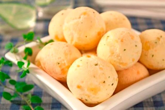 Pão de Queijo Com Cebola Desidratada