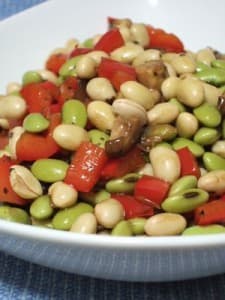 Salada de soja com cogumelos