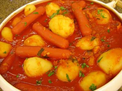 Salsichas com batatas