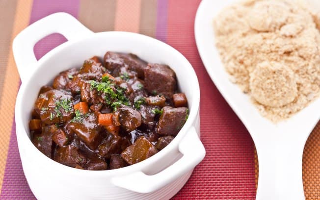 Picadinho com farofa