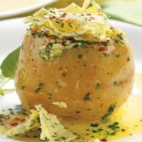 Batata Recheada com Manteiga e Salsa