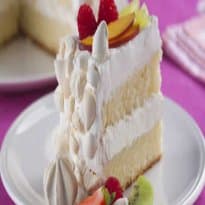 Bolo crocante de suspiro e frutas