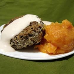 Bolinho de feijão com molho de iogurte