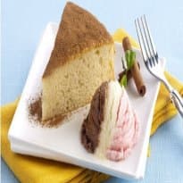 Bolo de laranja com sorvete