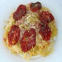 Macarrão de forno com tomate seco