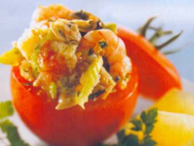 Tomates recheados com frutos do mar