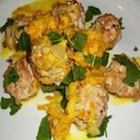 Almôndegas de frango com molho de cenoura