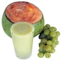 Suco de água-de-coco e uva verde