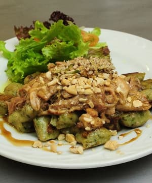 Nhoque de Quiabo com Confit de Frango